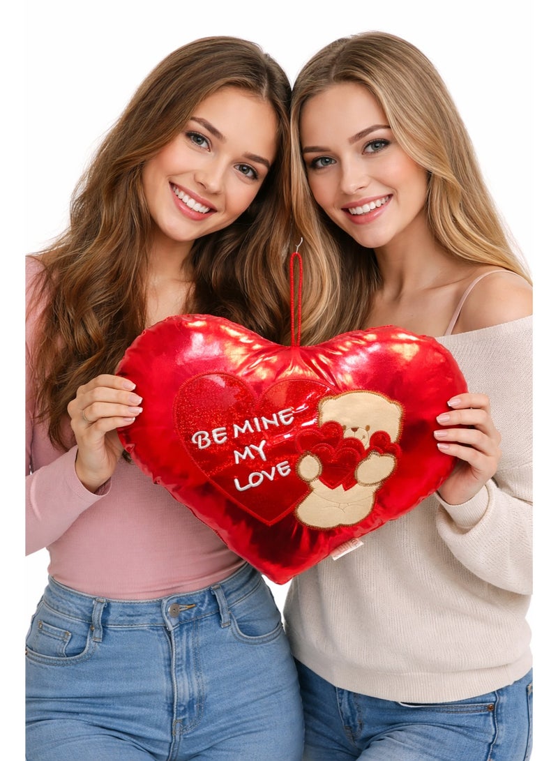 وسادة محشوة على شكل قلب بتصميم دبدوب، باللون الأحمر، مقاس 40 سم، مطرزة بعبارة "Be Mine My Love"، هدية رومانسية لعيد الحب للزوجة أو الحبيبة أو الأطفال، مناسبة لتزيين المنزل. هدية مثالية لعيد الفالنتاين - Image 5